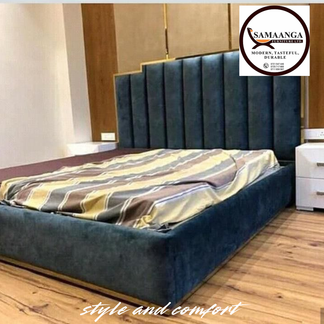 clasic wooden kingsized bed